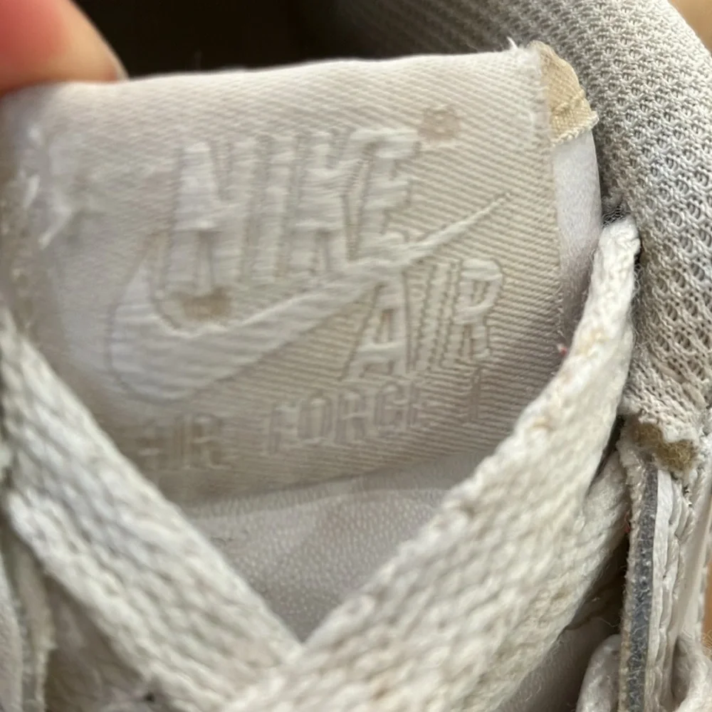 Nike Unisex Triple White Air Force 1 Low LE AF1 Platform Lace Up Sneakers